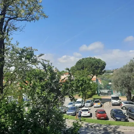 Nice 31 M Bright With Garden And Balcony *